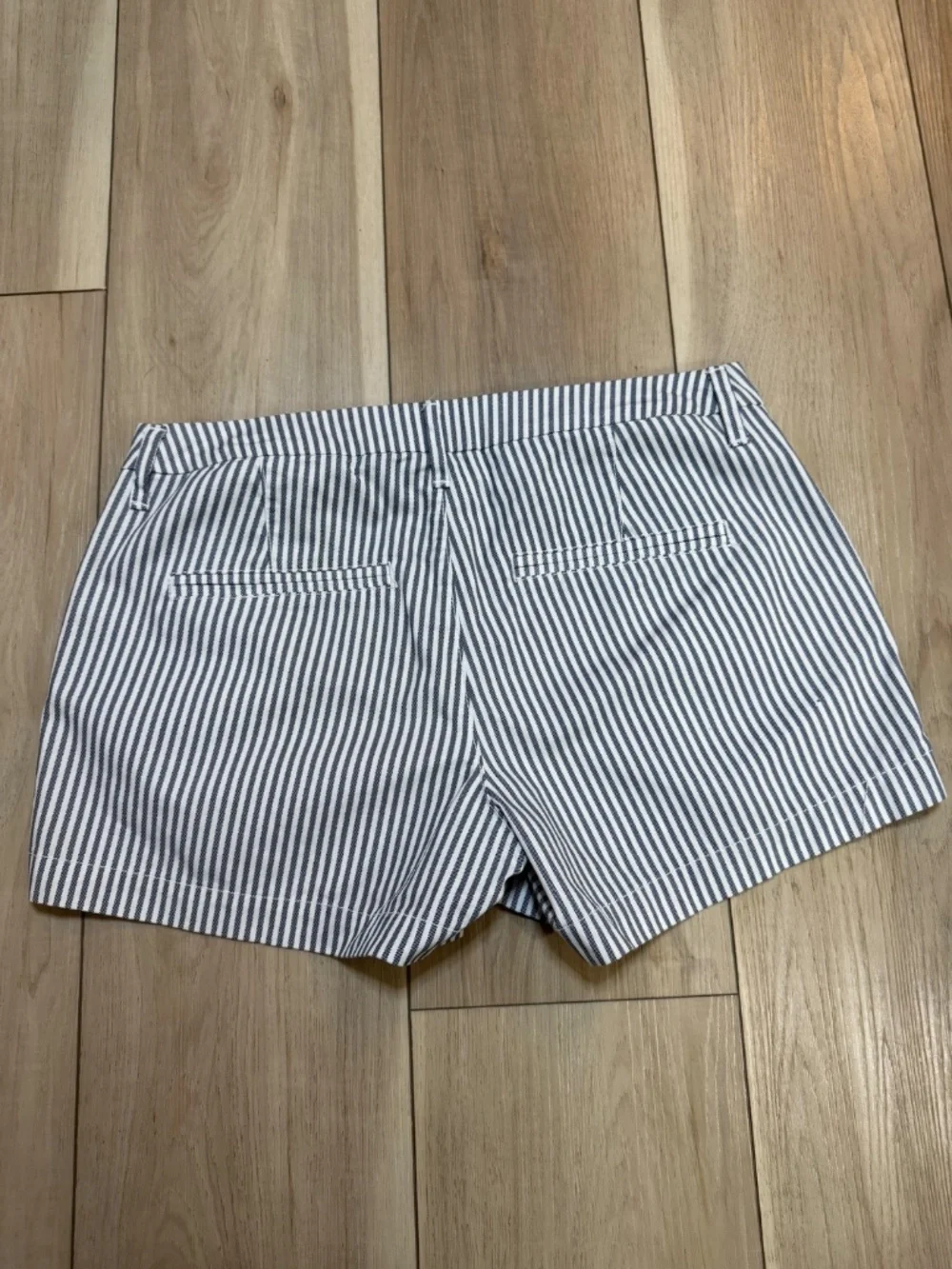 🤍 Old Navy Navy & White Striped Shorts | Size 2 | Preppy Coastal Summer Shorts - Picture 3 of 4